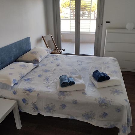 White-Blue Vibes, Seafront 2-Bedroom Apt Montesilvano Exterior photo