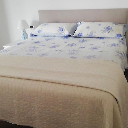 White-Blue Vibes, Seafront 2-Bedroom Apt Montesilvano Exterior photo